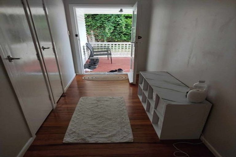 Photo of property in 5 Barrys Road, Glendene, Auckland, 0602