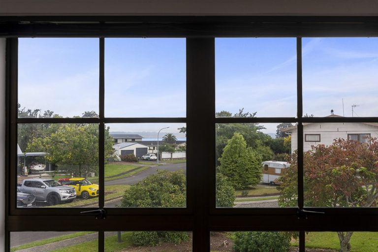 Photo of property in 8 Taurus Place, Kawaha Point, Rotorua, 3010