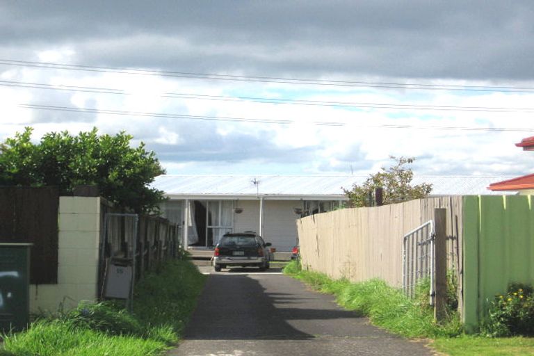 Photo of property in 15 Hindmarsh Street, Henderson, Auckland, 0612