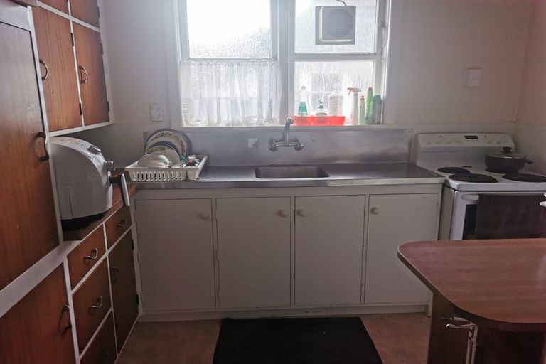 Photo of property in 42 Gibbons Street, Upper Hutt Central, Upper Hutt, 5018