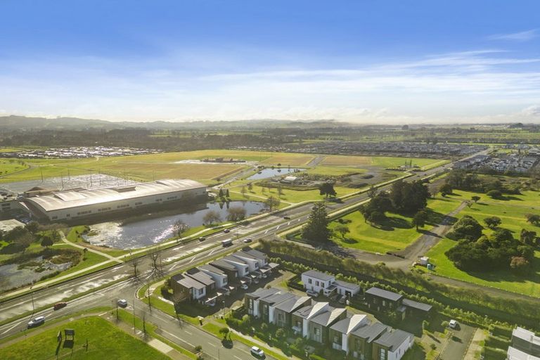 Photo of property in 7 Battalion Drive, Papakura, 2110