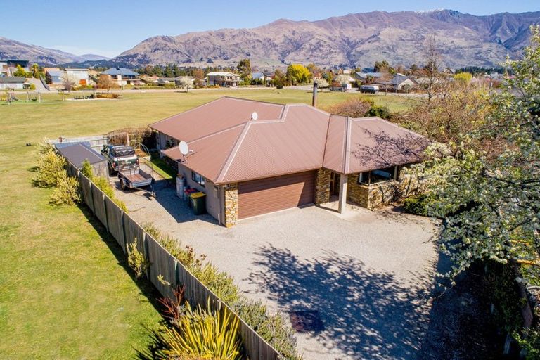 Photo of property in 48 Rob Roy Lane, Wanaka, 9305