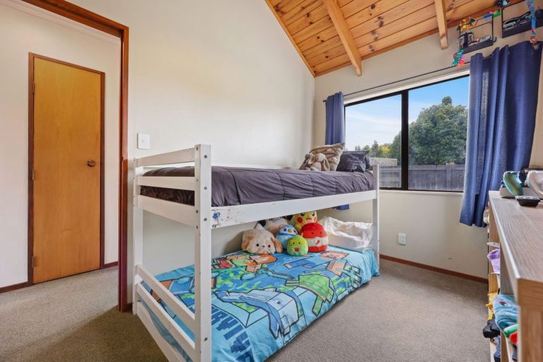 Photo of property in 2/11 Hosking Place, Clarks Beach, 2122