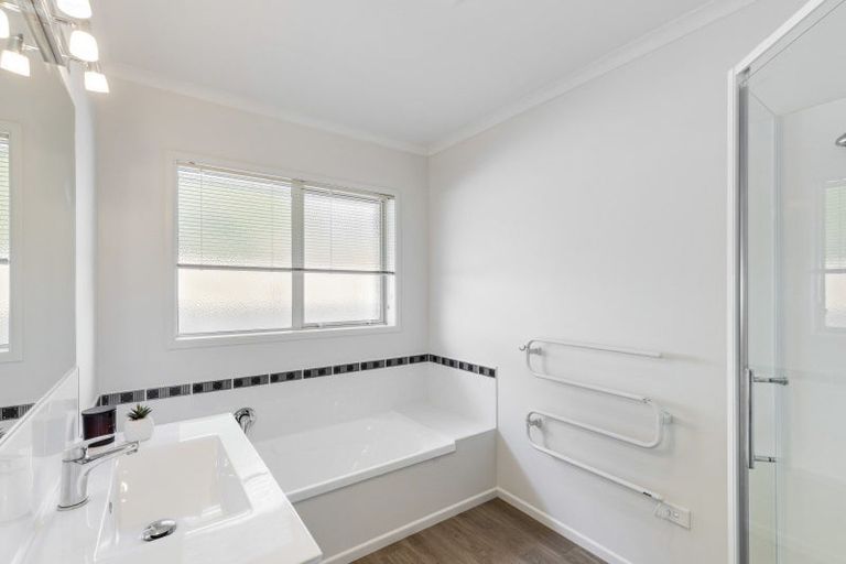 Photo of property in 112b Govett Avenue, Frankleigh Park, New Plymouth, 4310