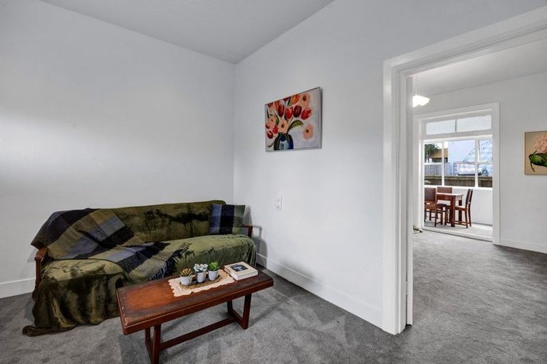 Photo of property in Devonport Apartments, 26/127 Saint Aubyn Street, New Plymouth, 4310