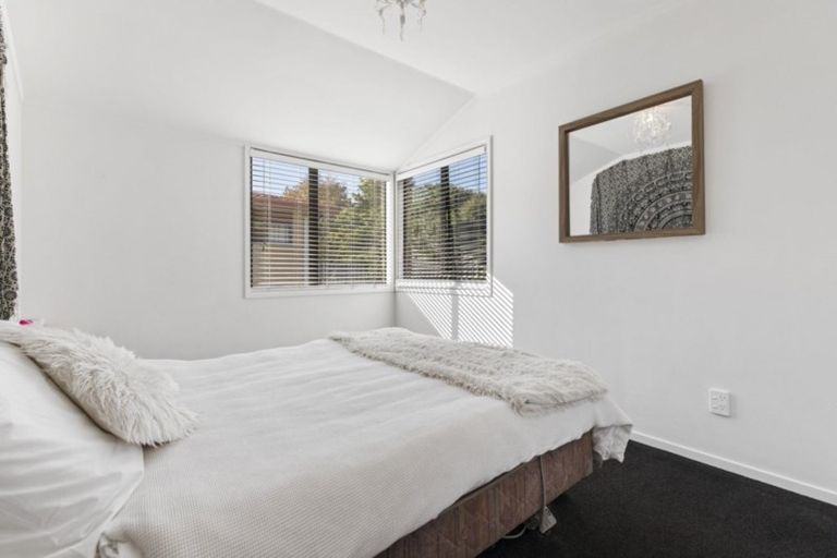 Photo of property in 54 Lagoon Way, West Harbour, Auckland, 0618