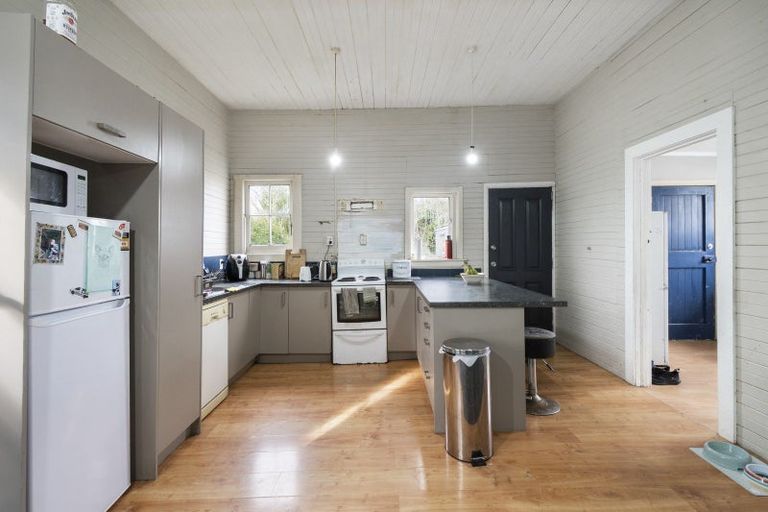 Photo of property in 412 Featherston Street, Palmerston North, 4414