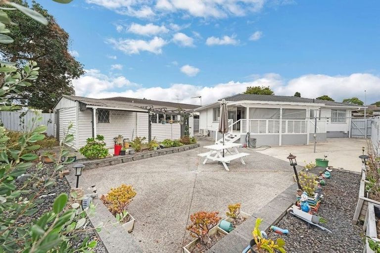Photo of property in 12 Suwyn Place, Weymouth, Auckland, 2103