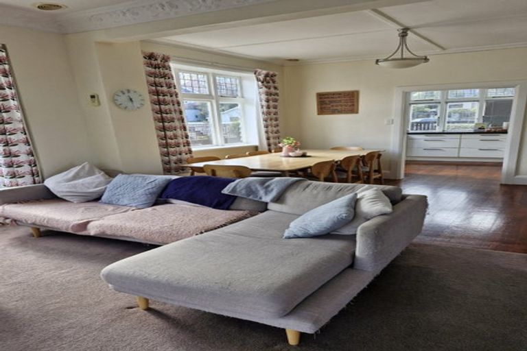 Photo of property in 102 Clyde Street, Island Bay, Wellington, 6023