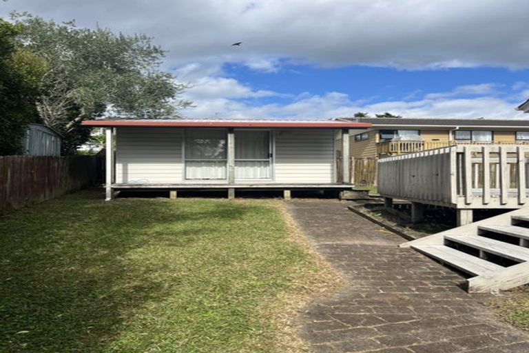 Photo of property in 7 Meadowood Drive, Unsworth Heights, Auckland, 0632