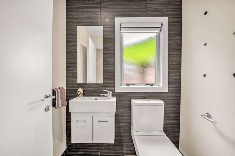 Photo of property in 14a Duna Place, Takaro, Palmerston North, 4412