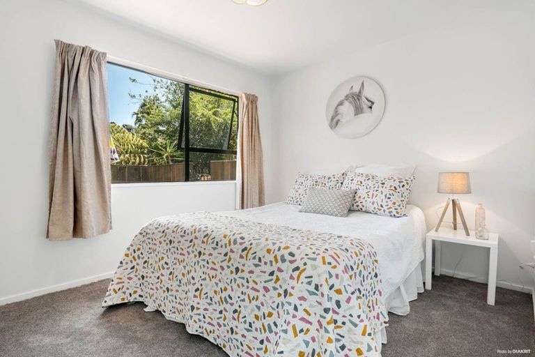 Photo of property in 1/53 Topliss Drive, Northcross, Auckland, 0632