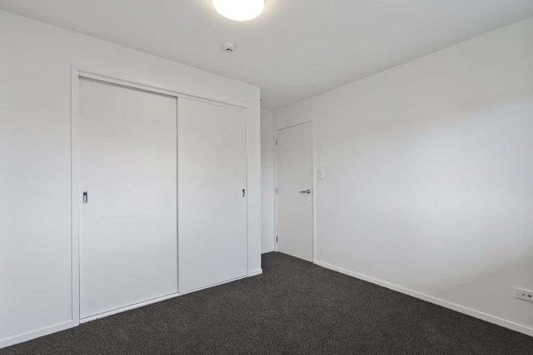 Photo of property in 1/4045f Great North Road, Glen Eden, Auckland, 0602