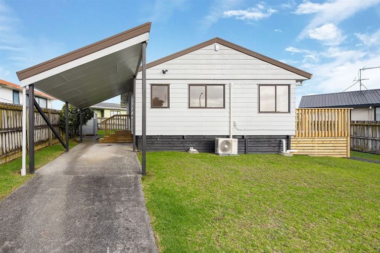 Photo of property in 2/24 Bernina Place, Weymouth, Auckland, 2103