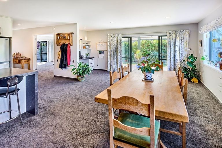 Photo of property in 6 Simpson Crescent, Raumati Beach, Paraparaumu, 5032