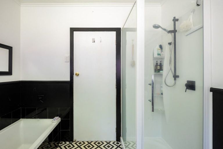 Photo of property in 5f Bromley Place, Westown, New Plymouth, 4310