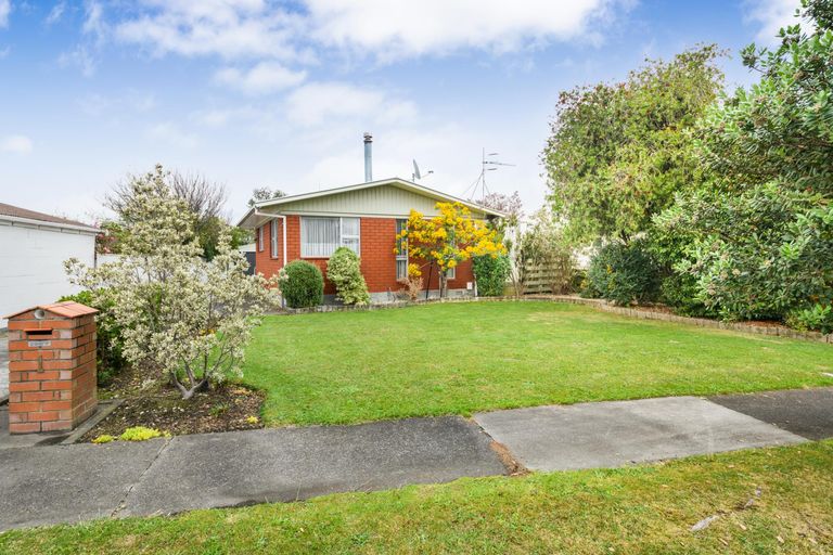 Photo of property in 1 Essex Place, Milson, Palmerston North, 4414