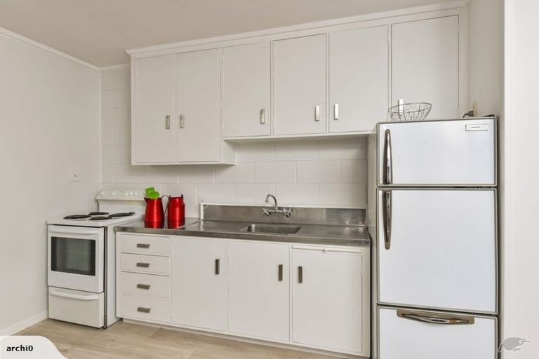 Photo of property in 5b Nea Place, Hillcrest, Auckland, 0627