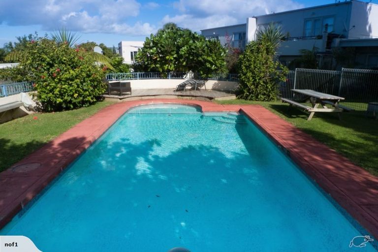 Photo of property in 9/18 Parr Terrace, Castor Bay, Auckland, 0620