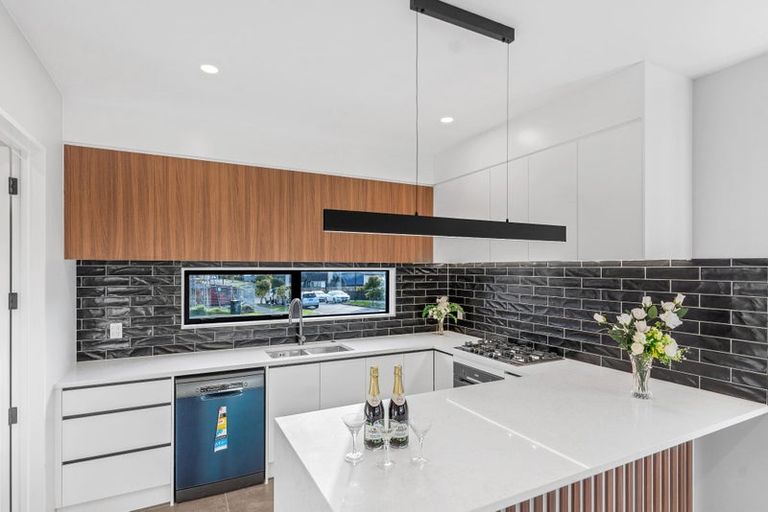 Photo of property in 22 Paihere Street, Huapai, Kumeu, 0810