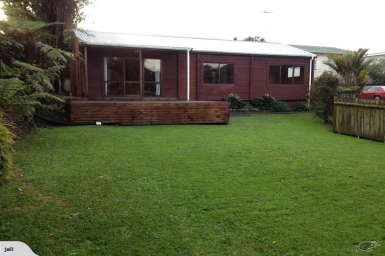 Photo of property in 2/694 East Coast Road, Pinehill, Auckland, 0632
