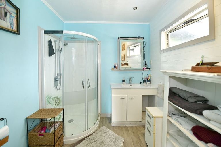 Photo of property in 4 Rere Place, Parakai, 0830