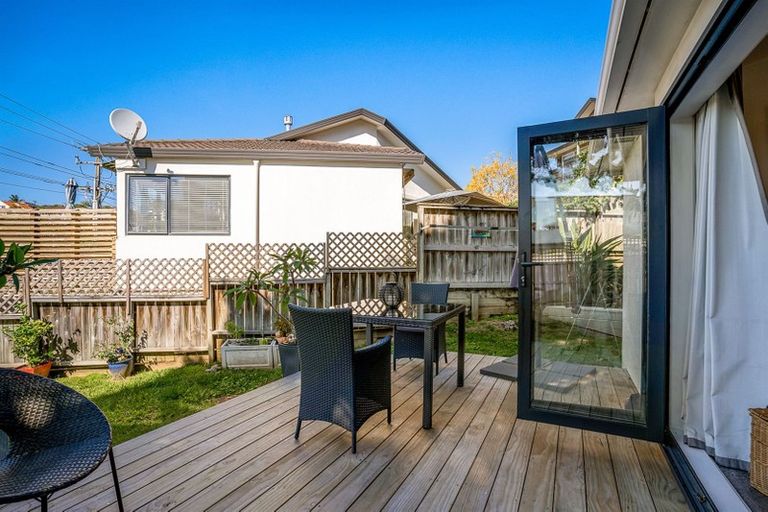 Photo of property in 1/2 Heathcote Road, Castor Bay, Auckland, 0620