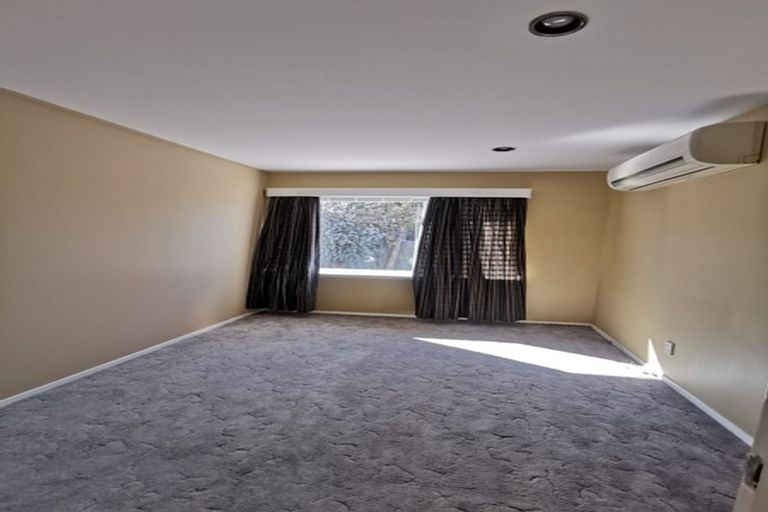 Photo of property in 17 Bateman Avenue, Bryndwr, Christchurch, 8053