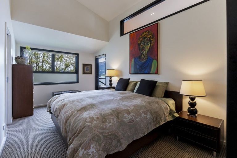 Photo of property in 5 Mincher Road, Kelvin Heights, Queenstown, 9300