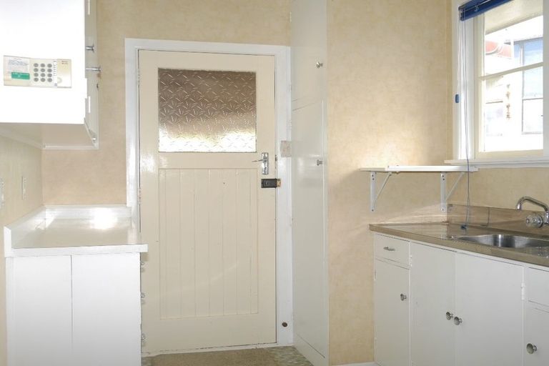 Photo of property in 6 Eruini Street, Waikanae Beach, Waikanae, 5036