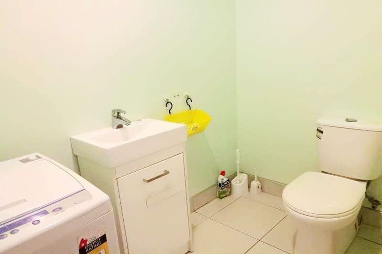 Photo of property in 10 Eugen Place, Bayview, Auckland, 0629