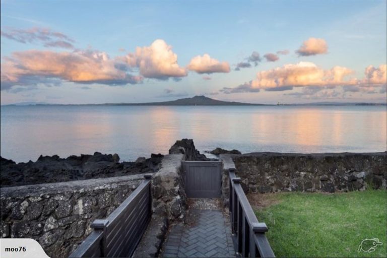 Photo of property in 2/259 Hurstmere Road, Takapuna, Auckland, 0622