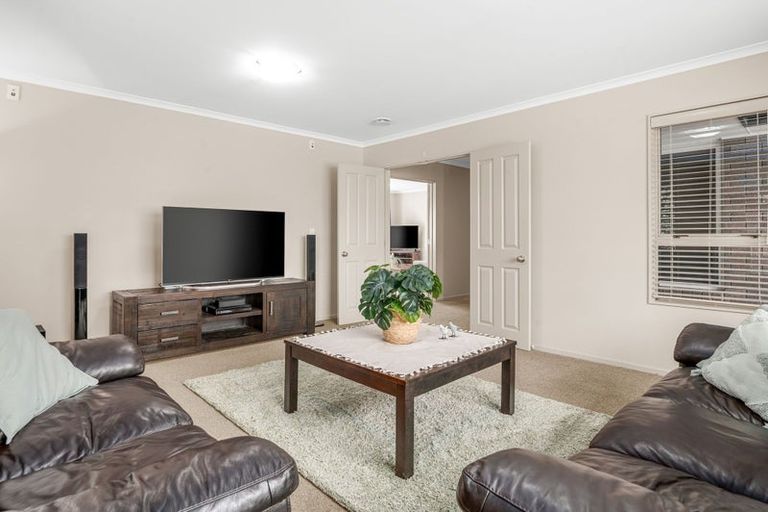 Photo of property in 63 Waiwherowhero Drive, St Andrews, Hamilton, 3200