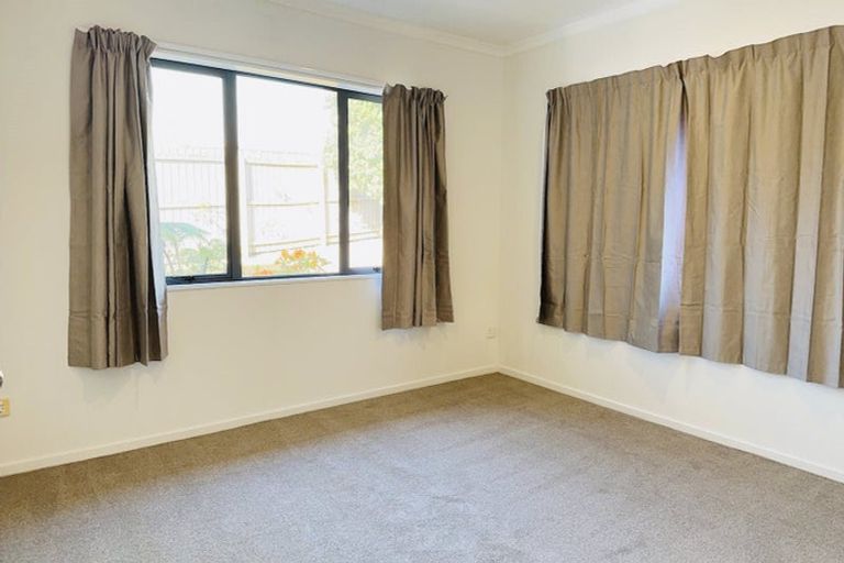 Photo of property in 16 Cathcart Close, Pukekohe, 2120