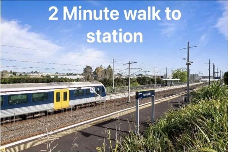 Photo of property in 2 Serwayne Place, Sunnyvale, Auckland, 0612