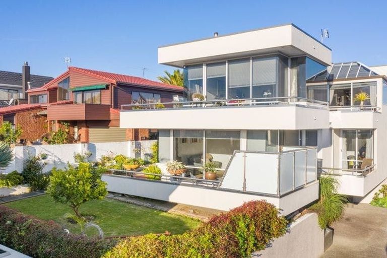 Photo of property in 2/14 Takutai Avenue, Bucklands Beach, Auckland, 2012