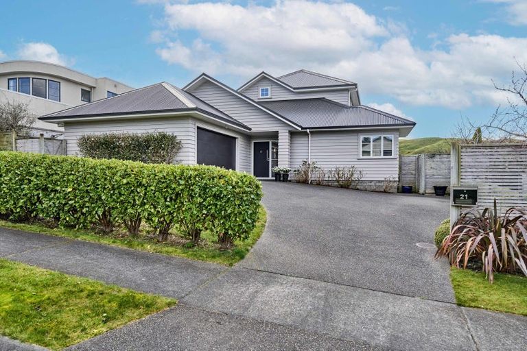 Photo of property in 21 Pendennis Point, Camborne, Porirua, 5026