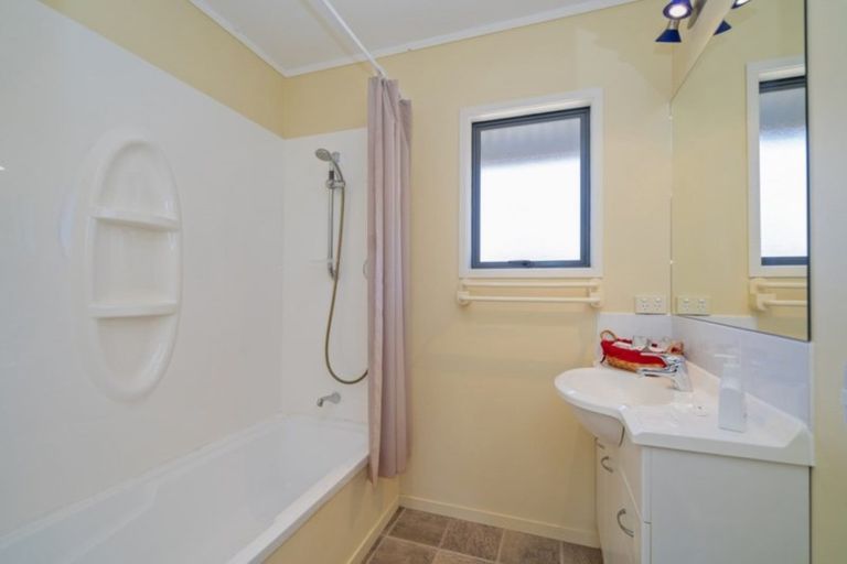 Photo of property in 5 Cholmondeley Crescent, Whitianga, 3510