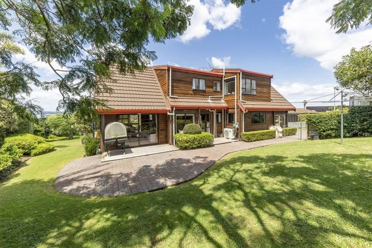 Photo of property in 20 Bernleigh Terrace, West Harbour, Auckland, 0618