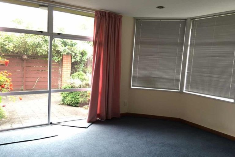 Photo of property in 7 Middlepark Road, Sockburn, Christchurch, 8042