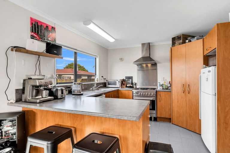 Photo of property in 32 Dahlstrom Grove, Kelvin Grove, Palmerston North, 4414