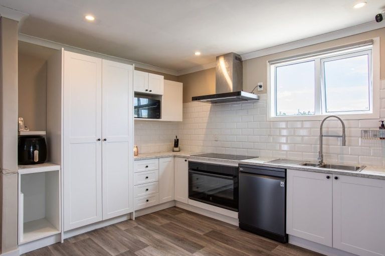 Photo of property in 33 Burgoyne Street, Woodville, 4920