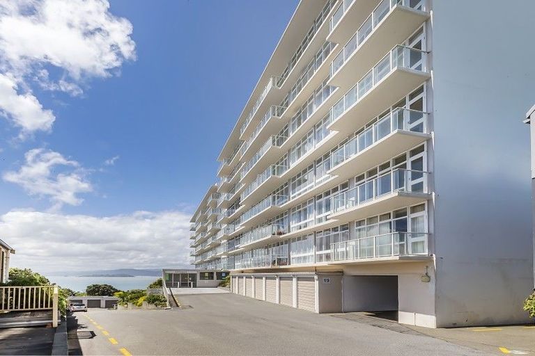 Photo of property in Gateway Apartments, 19 Maida Vale Road, Roseneath, Wellington, 6011