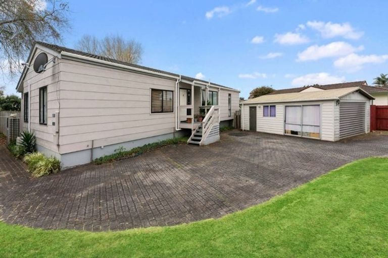 Photo of property in 17 Oakmont Place, Wattle Downs, Auckland, 2103