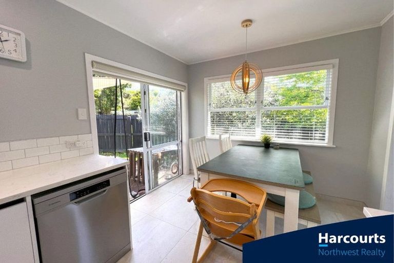 Photo of property in 1/86 Tirimoana Road, Te Atatu South, Auckland, 0602