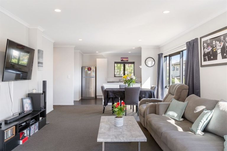 Photo of property in 68 Claverdon Drive, Massey, Auckland, 0614