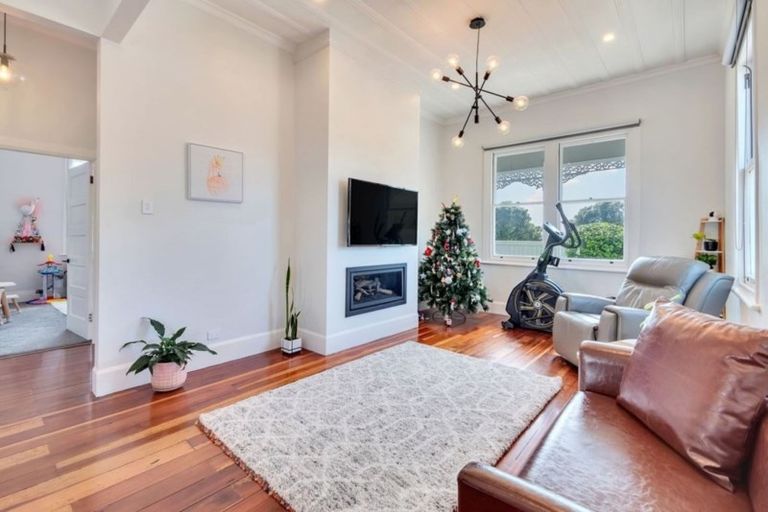 Photo of property in 1/80 Birkenhead Avenue, Birkenhead, Auckland, 0626