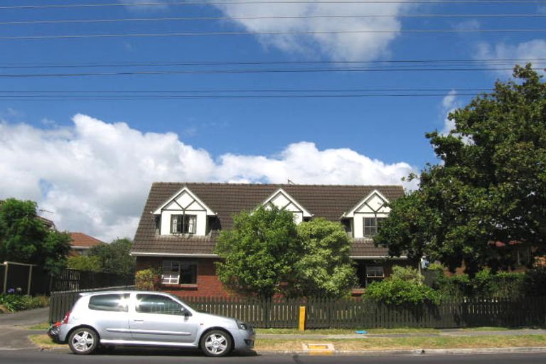 Photo of property in 2/48 East Coast Road, Milford, Auckland, 0620
