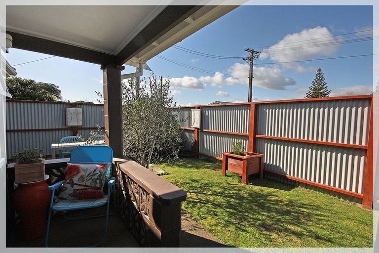 Photo of property in 8 Huia Street, Foxton Beach, Foxton, 4815