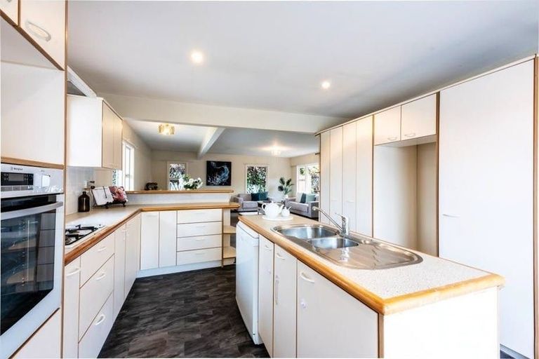 Photo of property in 147 Wairakei Road, Bryndwr, Christchurch, 8053